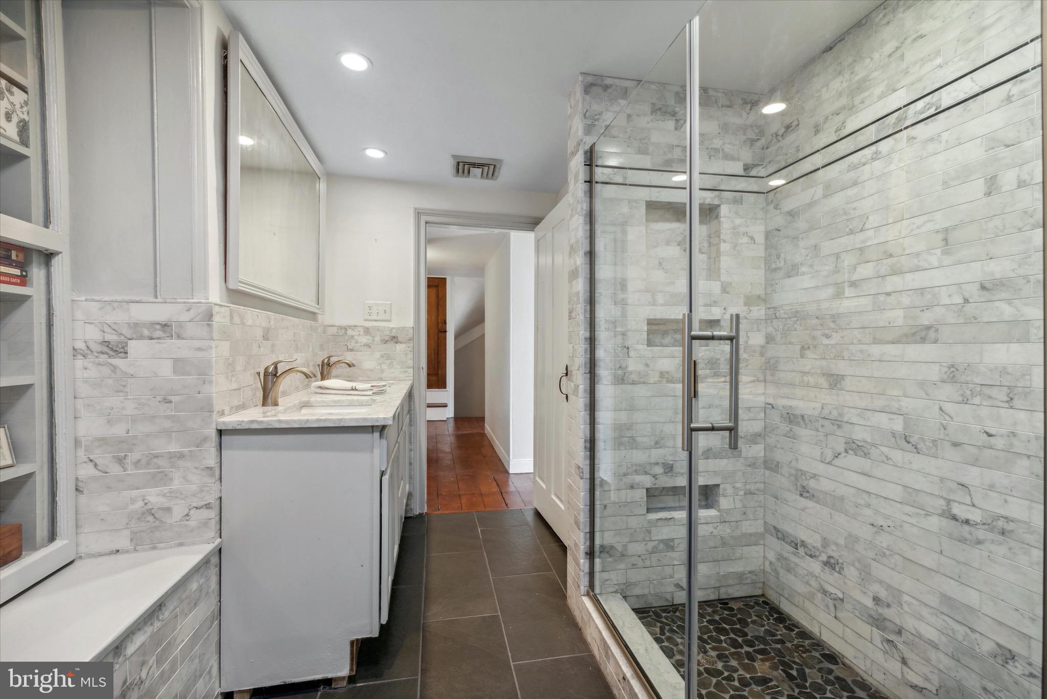737 Hoover Road Blue Bell, PA 19422 - Photo 44 of 68 2nd floor hall bath