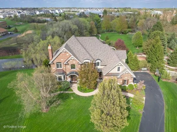$1,195,000 | 37W220 Mission Hills Drive, South Elgin, IL 60177