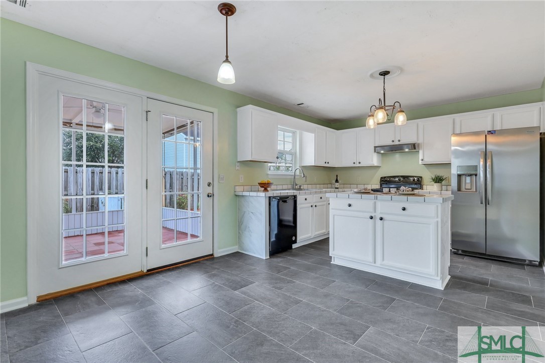 223 Windsong Drive Rincon, GA 31326 - Photo 7 of 34 Kitchen / Breakfast Area