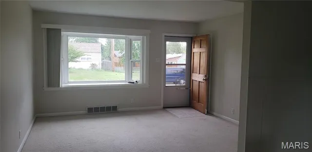 $2,100 | 10832 Three Ct Drive, St. Louis, MO 63123