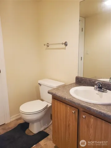 $1,630 | 1725 West Sunn Fjord Lane, Unit J101, Bremerton, WA 98312