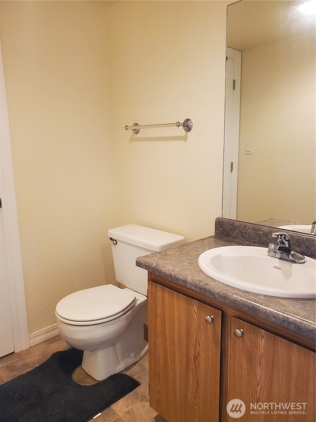 1725 West Sunn Fjord Lane, Unit J101 Bremerton, WA 98312 - Photo 16 of 20