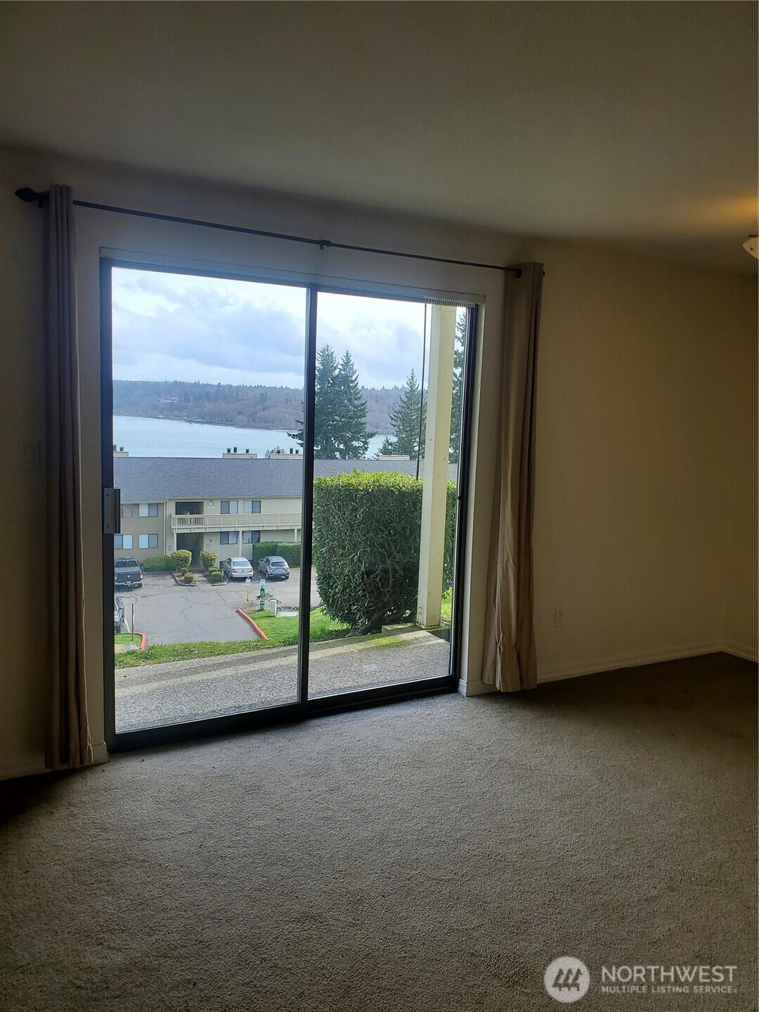 1725 West Sunn Fjord Lane, Unit J101 Bremerton, WA 98312 - Photo 8 of 20