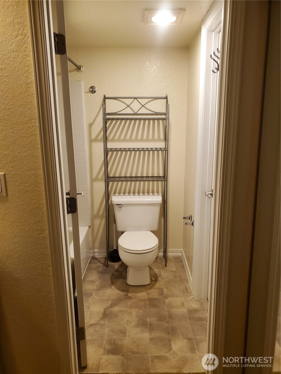 1725 West Sunn Fjord Lane, Unit J101 Bremerton, WA 98312 - Photo 9 of 20