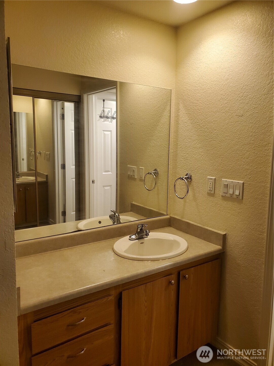 1725 West Sunn Fjord Lane, Unit J101 Bremerton, WA 98312 - Photo 10 of 20