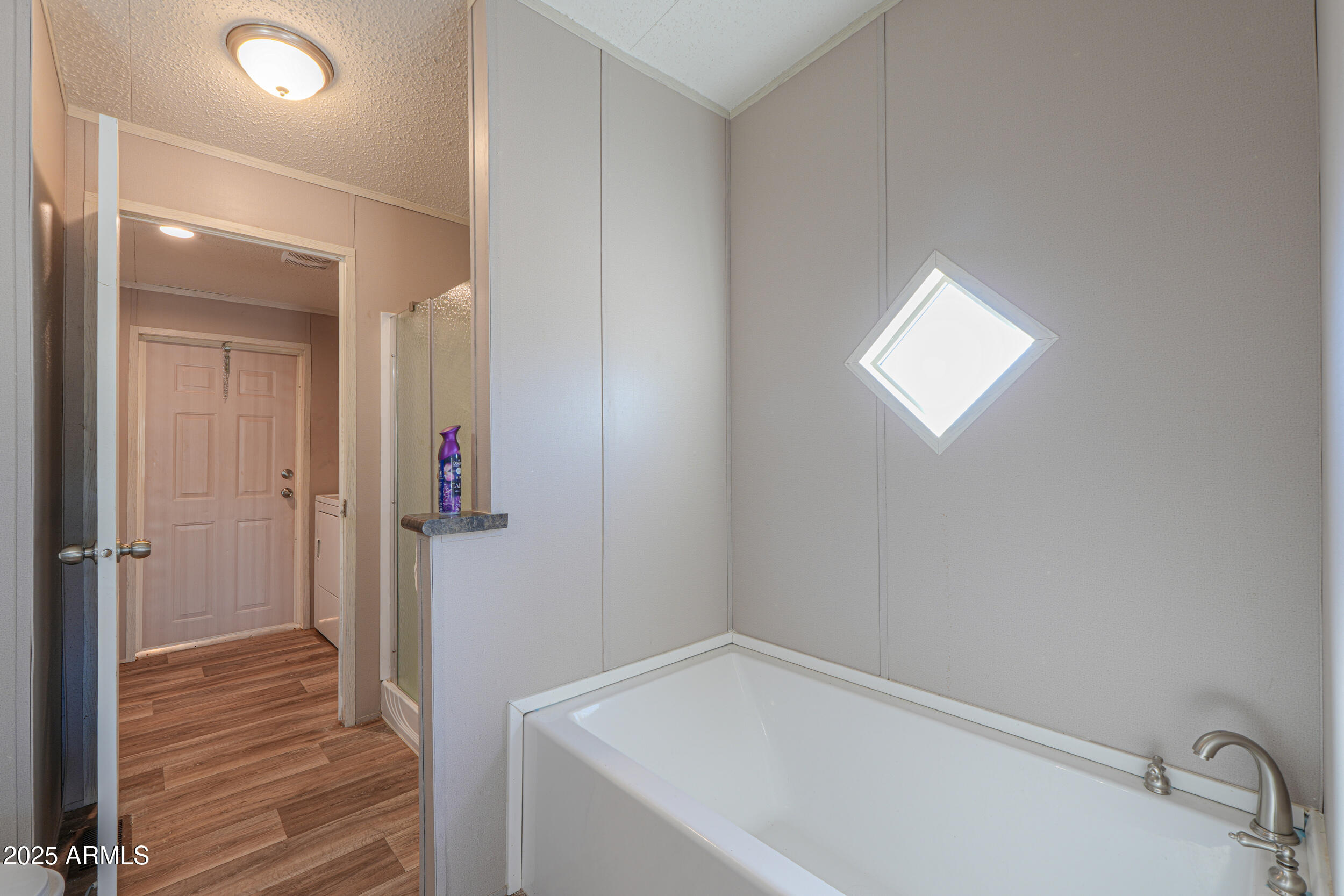 11091 North Garduno Road Maricopa, AZ 85139 - Photo 26 of 51 a bathroom with a bathtub