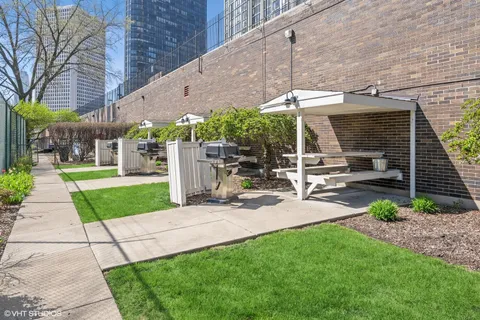 $225,000 | 5455 North Sheridan Road, Unit 1006, Chicago, IL 60640