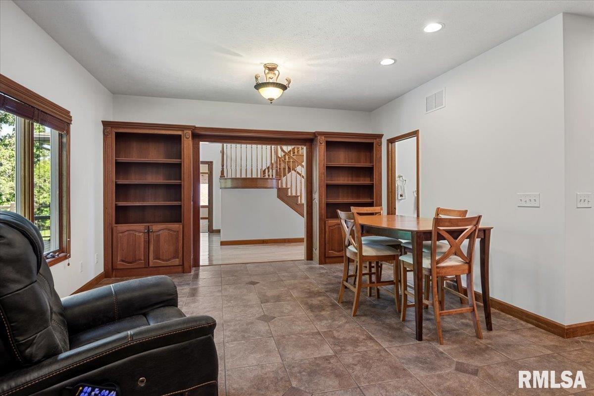 47 Woodland Trail Rochester, IL 62563 - Photo 18 of 99