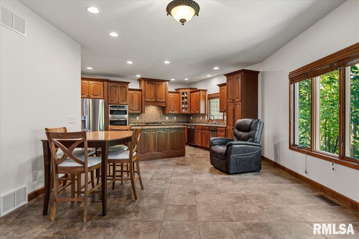 47 Woodland Trail Rochester, IL 62563 - Photo 20 of 99