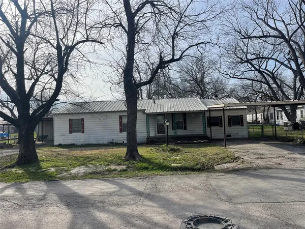 $125,000 | 406 Austin Street, Wolfe City, TX 75496
