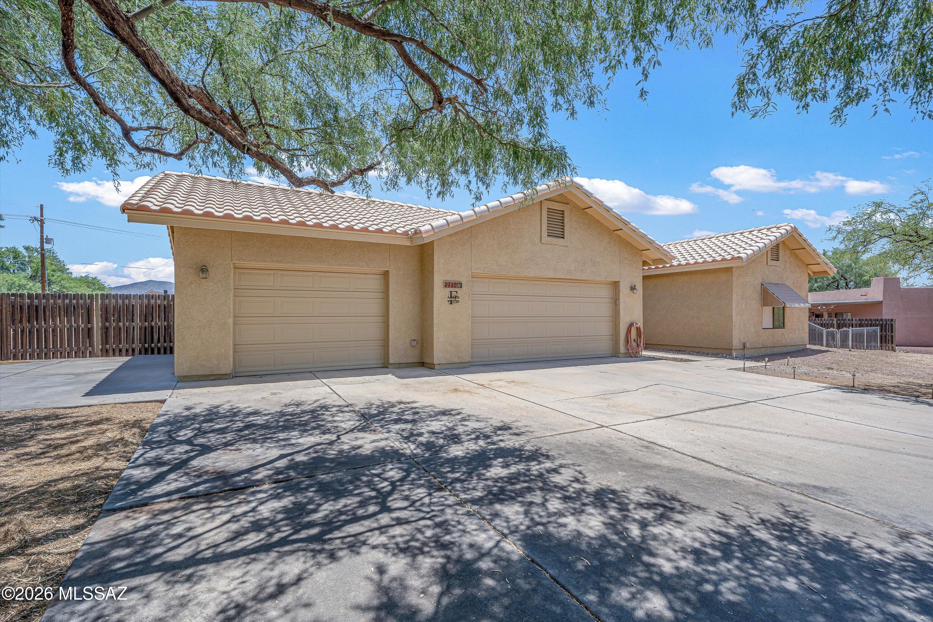 4940 North Castle Ridge Road Tucson, AZ 85749 - Photo 2 of 43 01-Front of Home