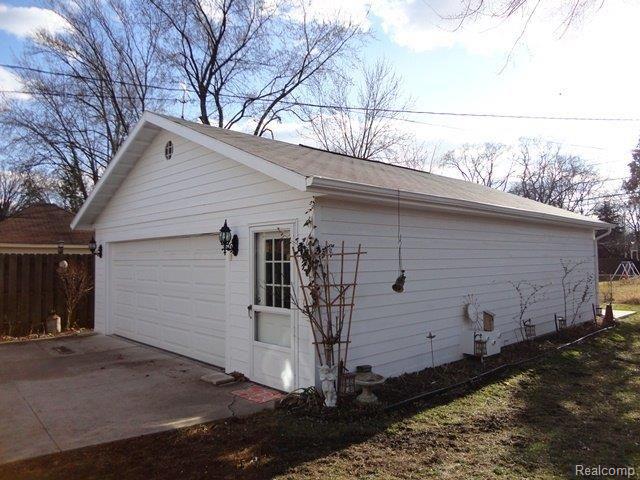 871 Fisher Road Grosse Pointe, MI 48230 - Photo 14 of 14 Garage.JPG