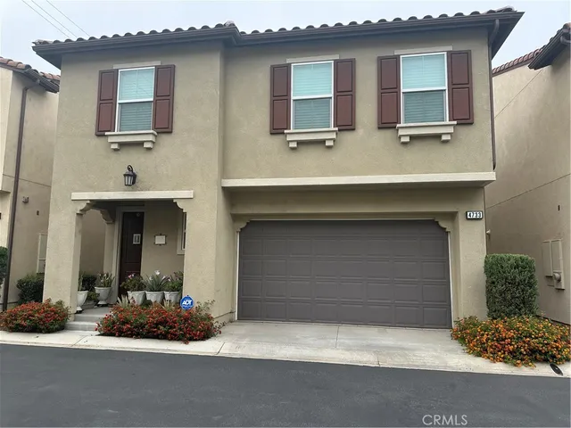 a front view of house with yard