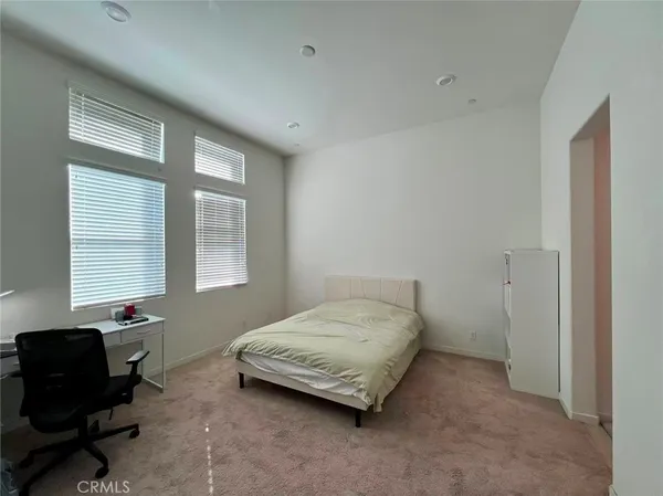 $4,900 | 129 Mongoose, Irvine, CA 92618