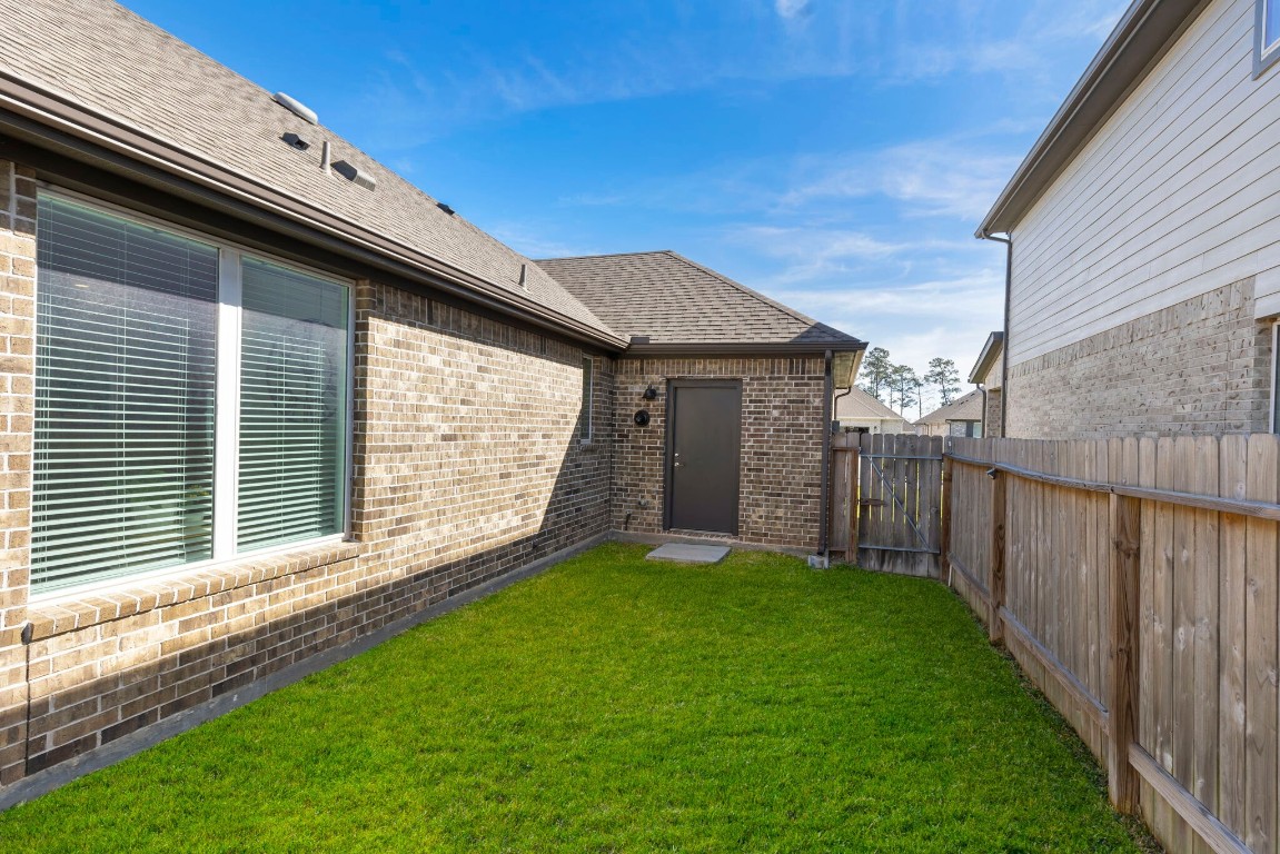 13757 Rising Sun Lane Conroe, TX 77384 - Photo 34 of 39 a view of a backyard with a garden