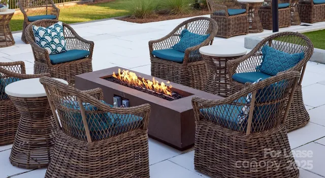 a view of a fountain in front of a building
