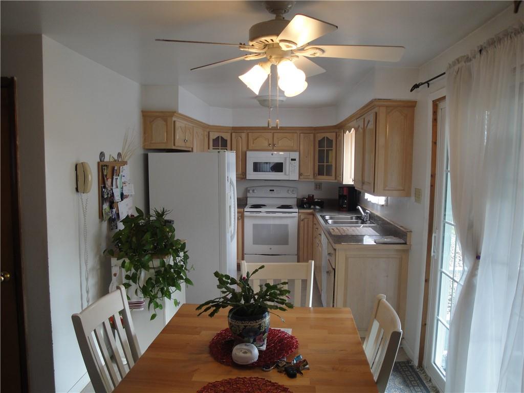 122 Cooper Road Finleyville, PA 15332 - Photo 5 of 25 Kitchen w/ breakfast nook...