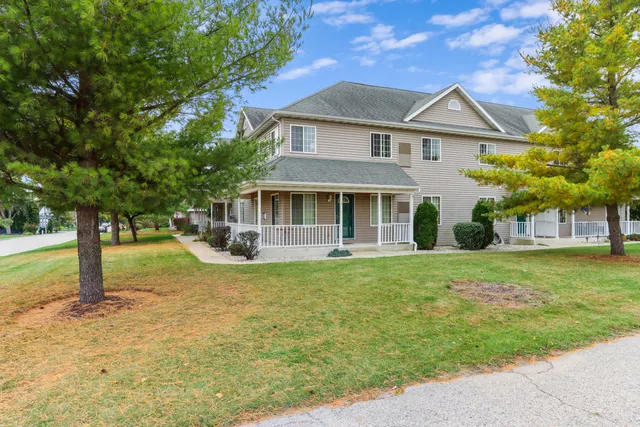 $380,000 | 55 Stark Street, Unit 12, Williams Bay, WI 53191