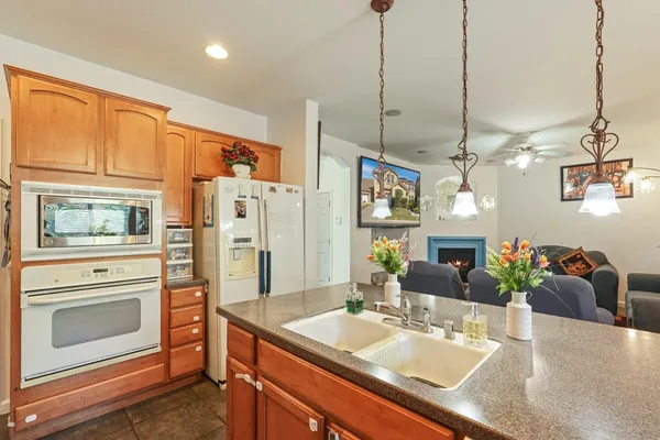 $570,000 | 13703 Coastal Court, Waterford, CA 95386