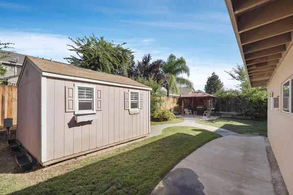 $570,000 | 13703 Coastal Court, Waterford, CA 95386