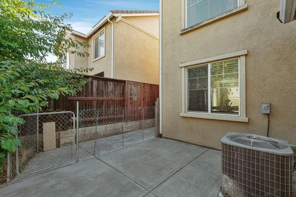 $570,000 | 13703 Coastal Court, Waterford, CA 95386