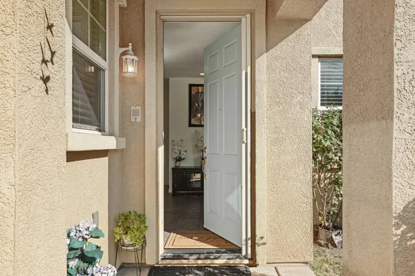 $570,000 | 13703 Coastal Court, Waterford, CA 95386