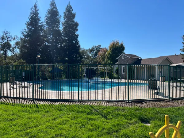 $570,000 | 13703 Coastal Court, Waterford, CA 95386