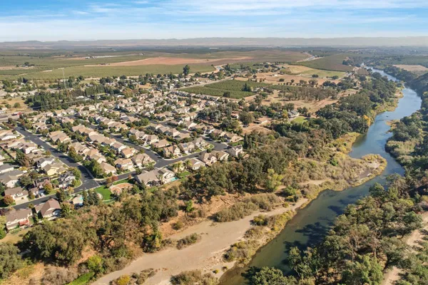 $570,000 | 13703 Coastal Court, Waterford, CA 95386