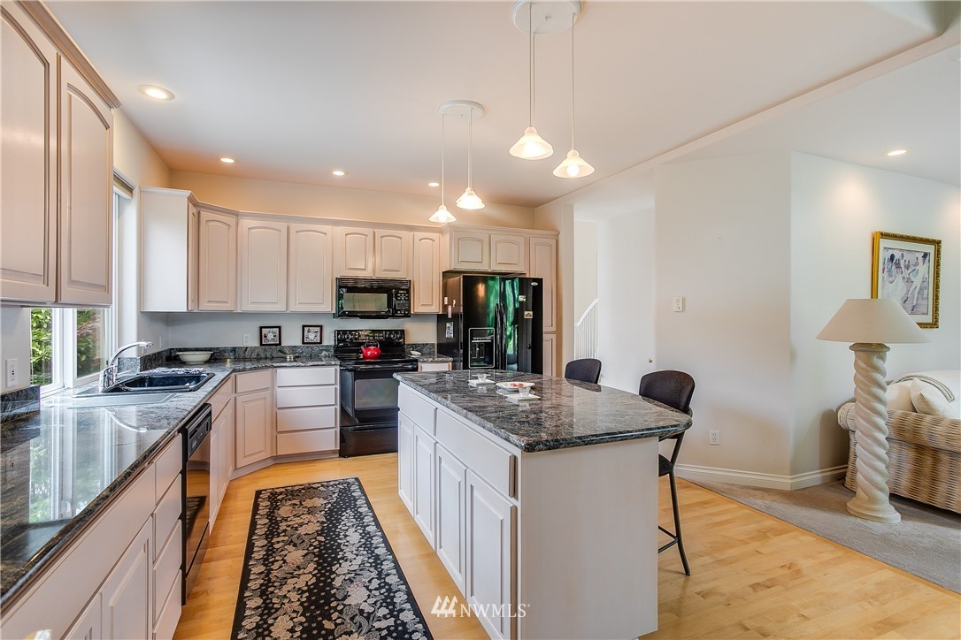 14515 152nd Place Southeast Renton, WA 98059 - Photo 11 of 25 Gallery Image 11