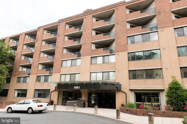 $2,000 | 1951 Sagewood Lane, Unit 305, Reston, VA 20191