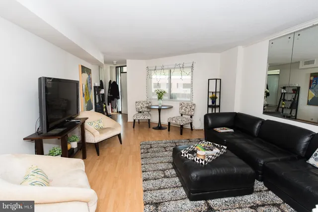 $2,000 | 1951 Sagewood Lane, Unit 305, Reston, VA 20191