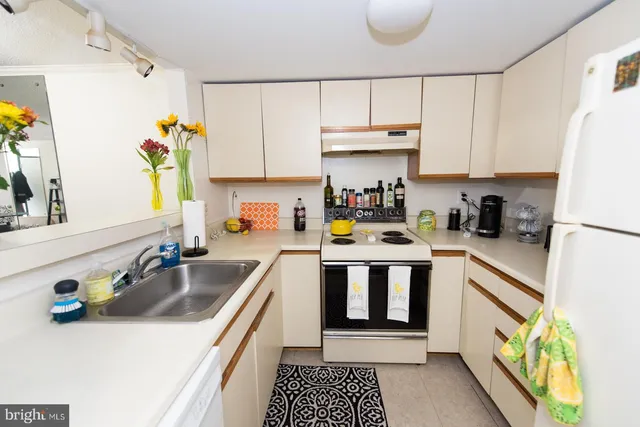 $2,000 | 1951 Sagewood Lane, Unit 305, Reston, VA 20191