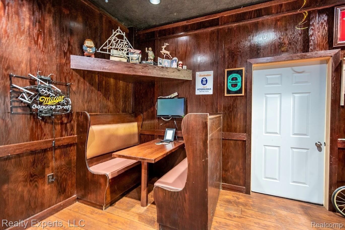 12836 Roepke Road Gregory, MI 48137 - Photo 30 of 37 31 pub booth.jpg