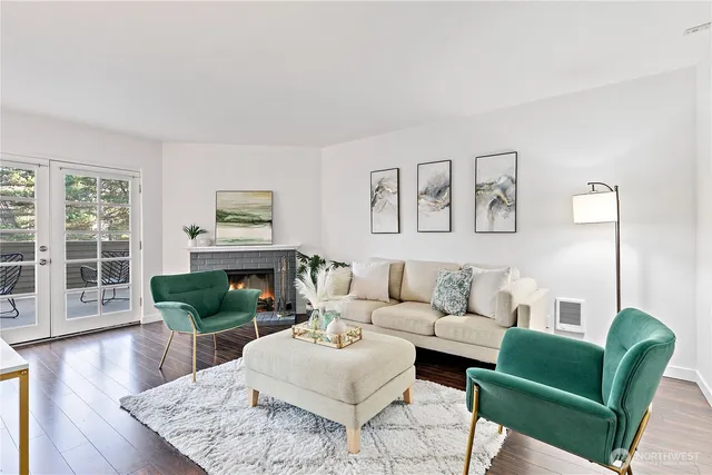 $515,000 | 10418 Northeast 32nd Place, Unit C105, Bellevue, WA 98004