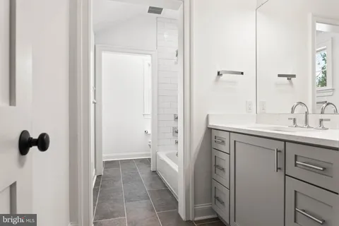 $2,350,000 | 709 Newtown Road, Berwyn, PA 19312