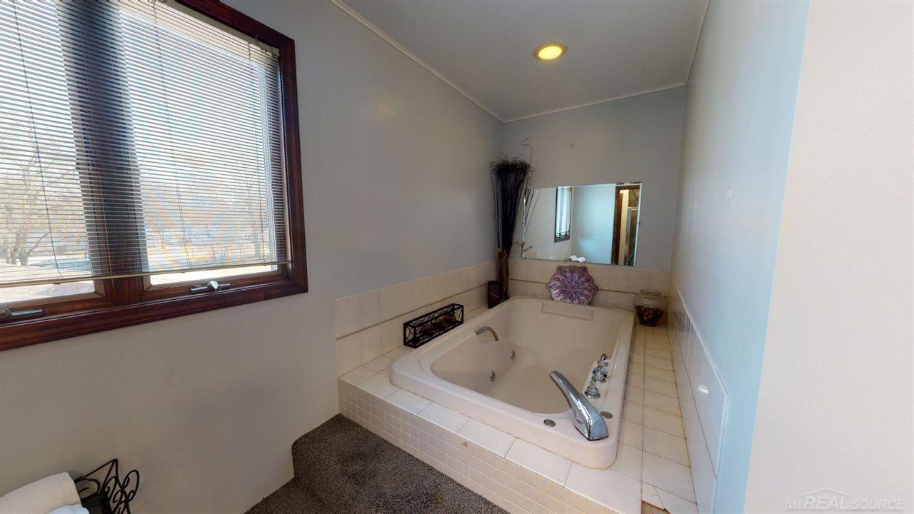 10457 Wayne Road Livonia, MI 48150 - Photo 22 of 34 50068233-21.JPG