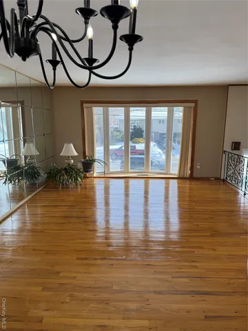 $669,000 | 192 East 5th Street, Deer Park, NY 11729