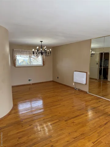 $669,000 | 192 East 5th Street, Deer Park, NY 11729