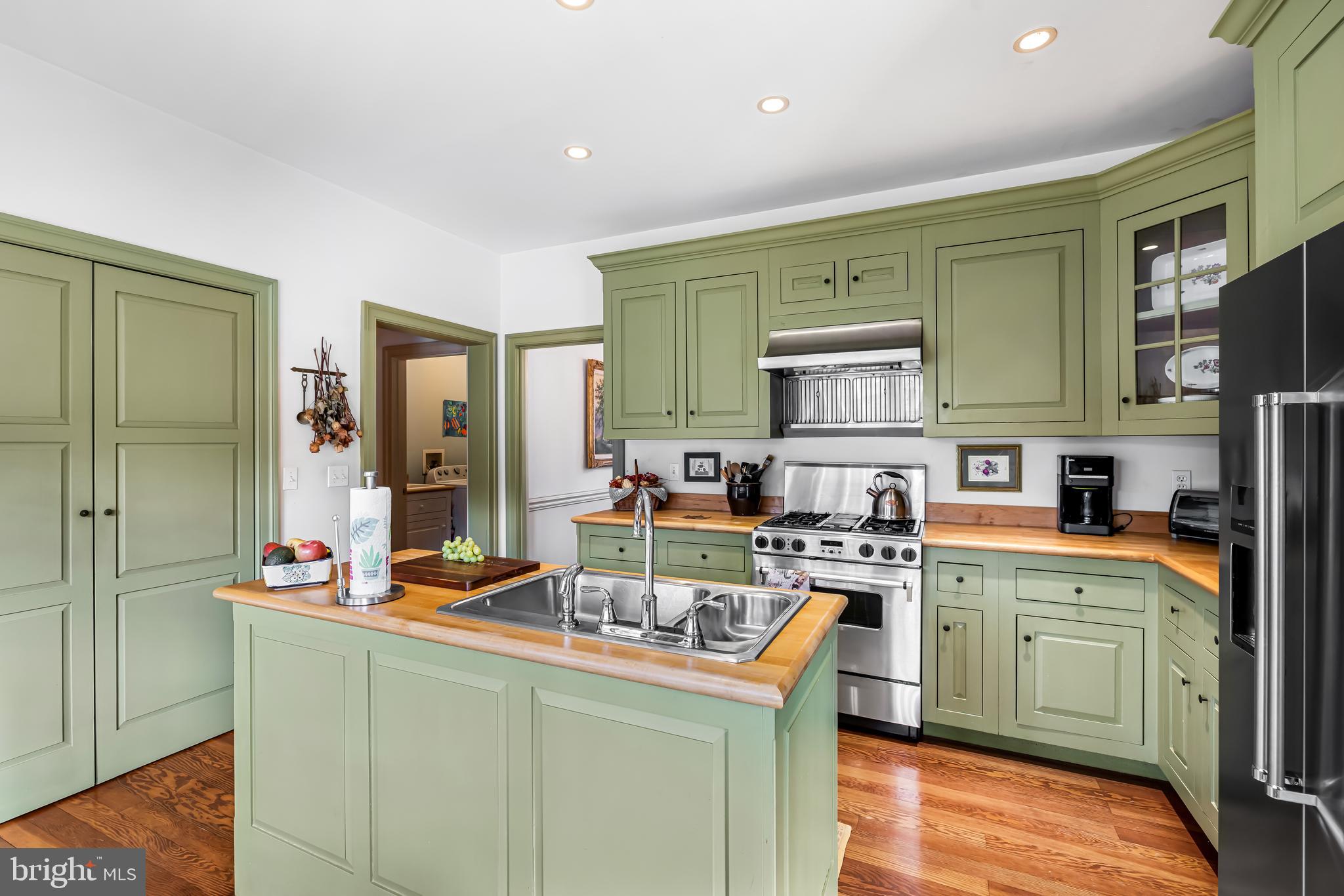 2003 Fairbank Road Baltimore, MD 21209 - Photo 10 of 52