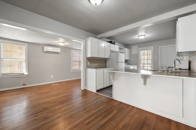 $1,000 | 2102 25th Street, Lubbock, TX 79411