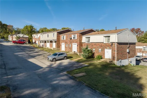 $7,900,000 | 9192 Vanity Fair Drive, St. Louis, MO 63136