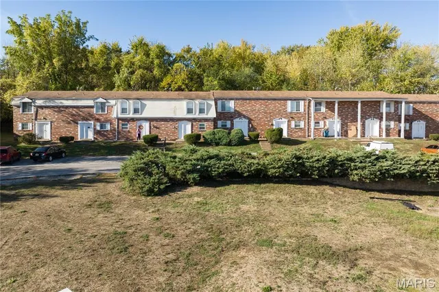 $9,000,000 | 9192 Vanity Fair Drive, St. Louis, MO 63136