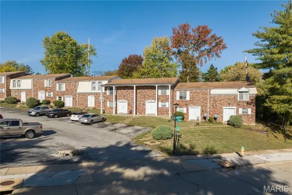 $7,900,000 | 9192 Vanity Fair Drive, St. Louis, MO 63136