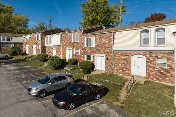 $7,900,000 | 9192 Vanity Fair Drive, St. Louis, MO 63136