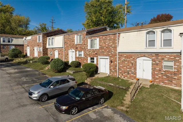 $9,000,000 | 9192 Vanity Fair Drive, St. Louis, MO 63136