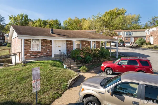 $7,900,000 | 9192 Vanity Fair Drive, St. Louis, MO 63136