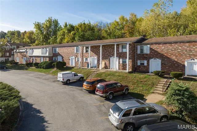 $9,000,000 | 9192 Vanity Fair Drive, St. Louis, MO 63136