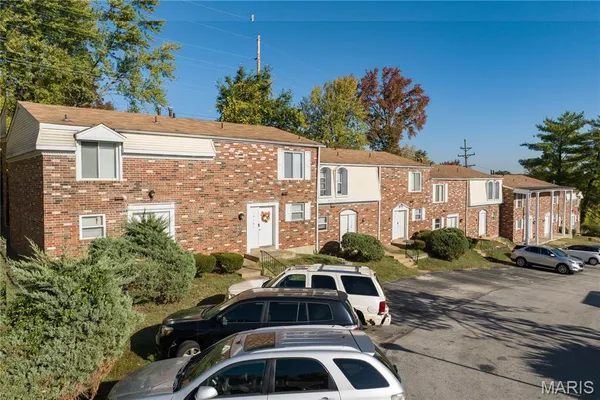 $7,900,000 | 9192 Vanity Fair Drive, St. Louis, MO 63136