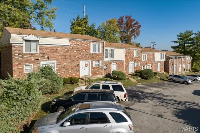 $9,000,000 | 9192 Vanity Fair Drive, St. Louis, MO 63136