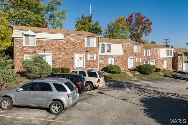 $9,000,000 | 9192 Vanity Fair Drive, St. Louis, MO 63136